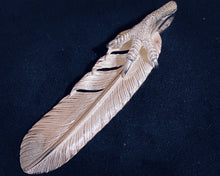 將圖片載入圖庫檢視器 Silver Eagle Claw Feather Large Left Side Pendant