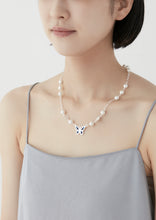 將圖片載入圖庫檢視器 White Angel