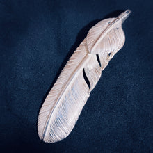 將圖片載入圖庫檢視器 Silver Heart Feather Large Right Side