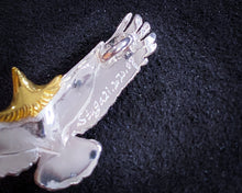 將圖片載入圖庫檢視器 Silver Head 18k Gold Eagel Pendant