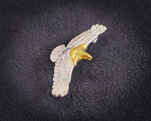 將圖片載入圖庫檢視器 Silver Head 18k Gold Eagel Pendant